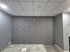 Local haciendo esquina con magnifica ubicación en Mairena del Aljarafe photo 0