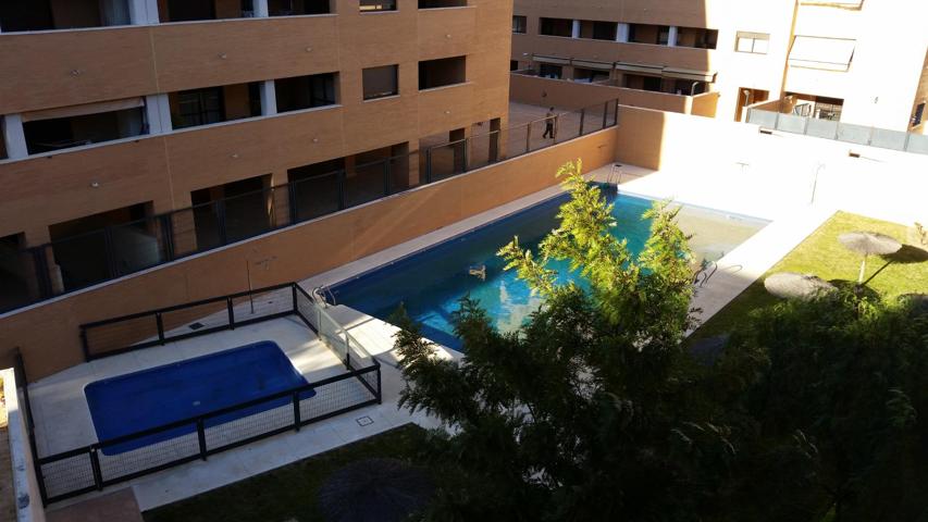 LUMINOSO PISO SEMI-AMUEBLADO DE ALQUILER EN EL NUEVO BULEVAR DE MAIRENA DEL ALJARAFE photo 0