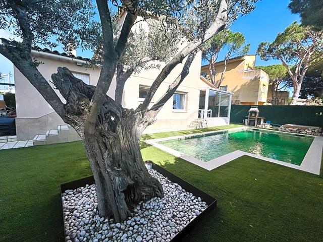 Casa unifamiliar con piscina y jardin privado en Calella de Palafrugell. photo 0