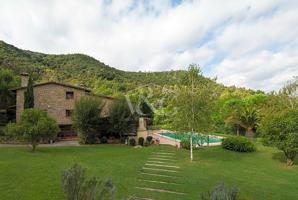 Exclusiva masia renovada en Banyoles, ideal para amantes de la naturaleza. photo 0