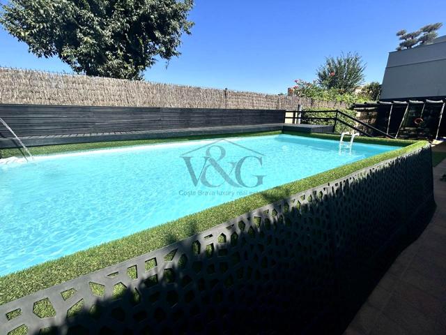 Casa en la Bisbal d´empordà céntrica con jardin y piscina photo 0