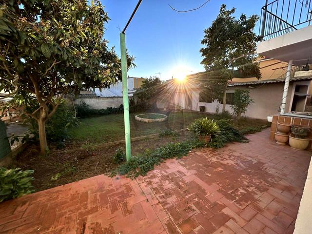 Casa de planta baja en Mont-ras , zona céntrica. photo 0