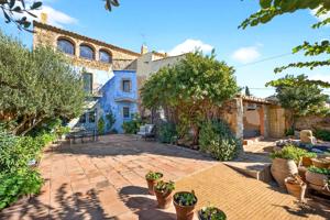 Exclusiva casa de piedra con jardin en Regencós (Baix Empordà) photo 0