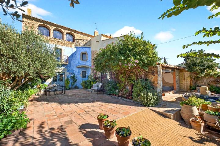 Exclusiva casa de piedra con jardin en Regencós (Baix Empordà) photo 0