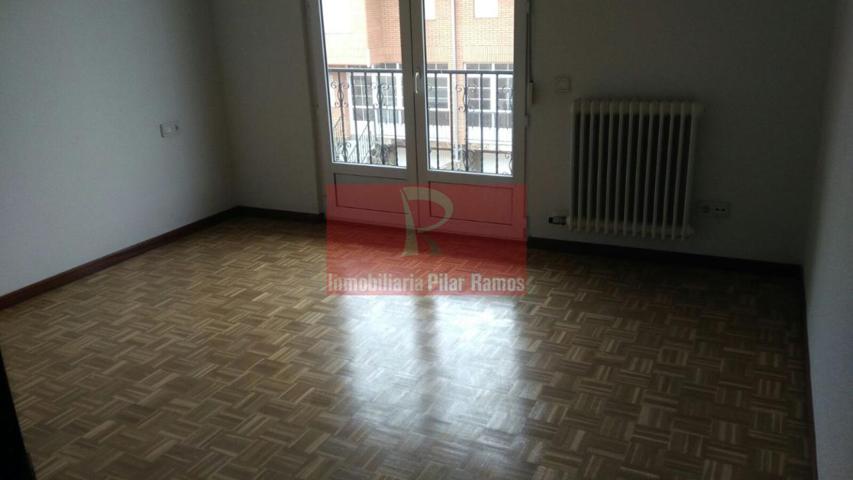 Chalet de 239 m²,129m de parcela 3 dormitorios. 3 baños, habitación principal con baño, garaje para dos coches y dos motos, mas bajo cub photo 0
