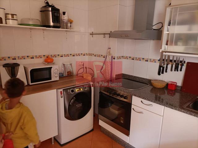 Apartamento de 2 habitaciones y 2 baños. Cocina equipada. Habitación principal con baño. Trastero y garaje. Ascensor terrraza de 10m. Zon photo 0