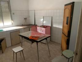 Se vende casa-solardos plantas para reformar total. Tiene una superficie util de 180m de vivienda entre las dos plantas baja y primera. La p photo 0