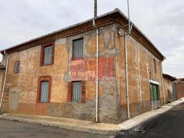 casa de pueblo de 110m de vivienda y 212m de solar con jardin o patrio, Casa de dos plantas con galeria cerrada, 4 dormitorios, un bañon te photo 0