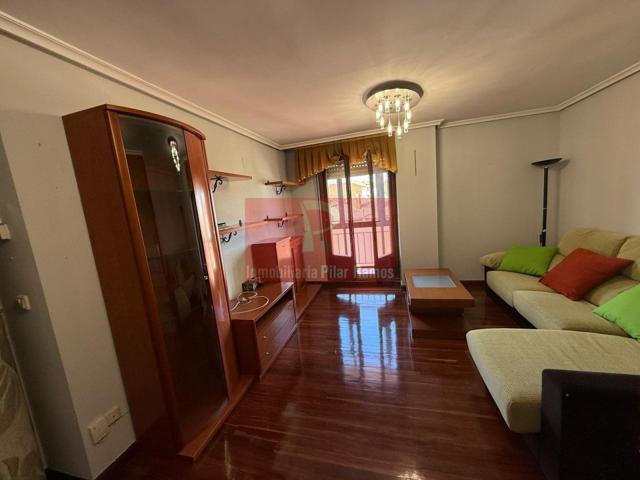 Precioso duplex de 125m con tres dormitorios, dos baños, ascensor, dos plazas de garaje, trastero y terraza cubierta de 5m. Habitacion en p photo 0