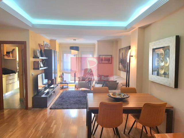 Precioso duplex de 130m, con salon comedor, cocina, 3 baños con ducha y bañera, 3 dormitorios amplios con vestidor y baño, estudio a mayo photo 0