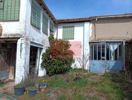 Casa de pueblo de 400m con aperos, 3 dormitorios, un baño, calefaccion de leña con radiadores, huerta de 700m , entrada para coches. Para photo 0
