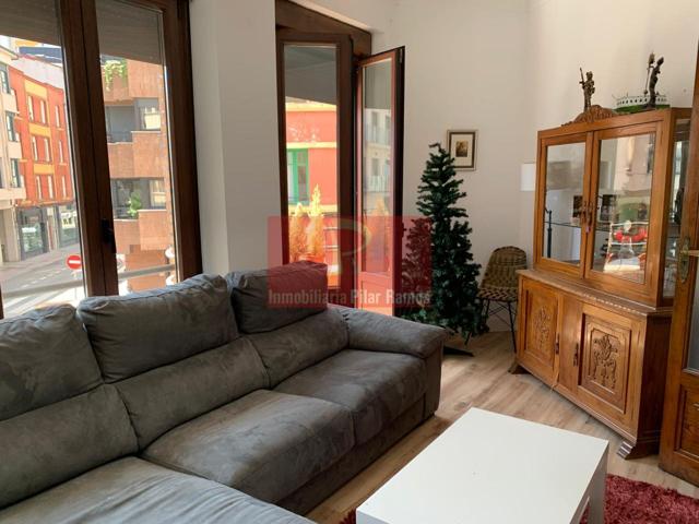 Piso de 140m en el centro, totalmente reformado, 4 dormitorios, un baño, dos terrrazas, despensay ascensor, trastero. Muy bonito photo 0