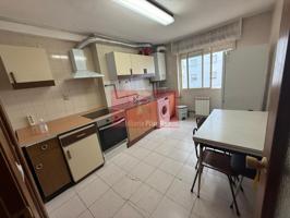Se vende piso en la palomera de 100m 3 dormitorios, un baño, cocina con despensa, ascensor, garaje y trastero, Calefaccion gas natural, amu photo 0