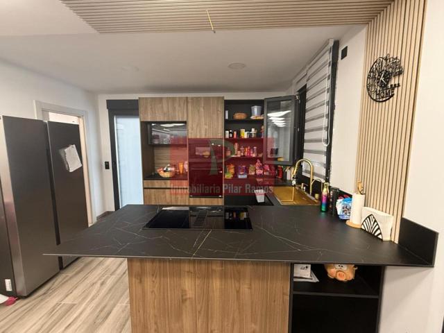 Chalet de 450m de vivienda utiles, y 60m de terreno, 5 dormitorios, 4 baños, habitaciones con vestidor, garaje 1 coche.Excelentes calidades photo 0