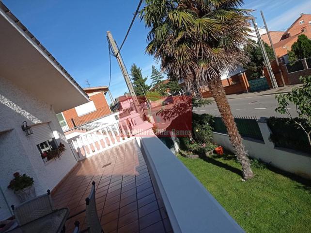 Chalet individual de 289m con parcela de 311, tres dormitorios, un baño, terraza de 45m y garaje local para 5 coches. Calefaccion de Pellet photo 0