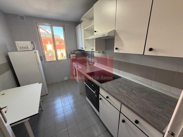 PISO DE 89M DE TRES DORMITORIOS, UN BAÑO, GARAJE ABIERTO, TERRAZA DE 5M, TOTALMENTE AMUEBLADO Y REFORMADO. CON TRASTERO,COMUNIDAD INCLUIDA photo 0