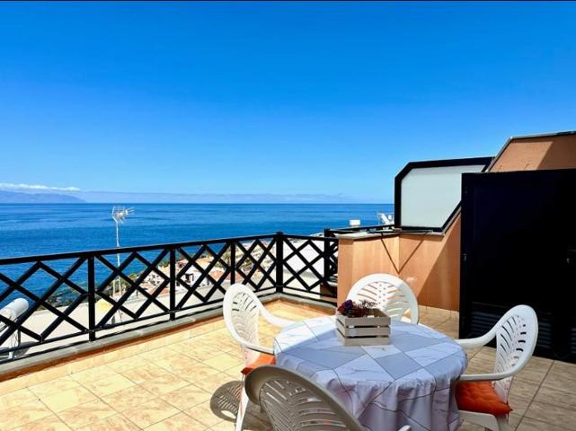 2 bedroom penthouse with sea views photo 0