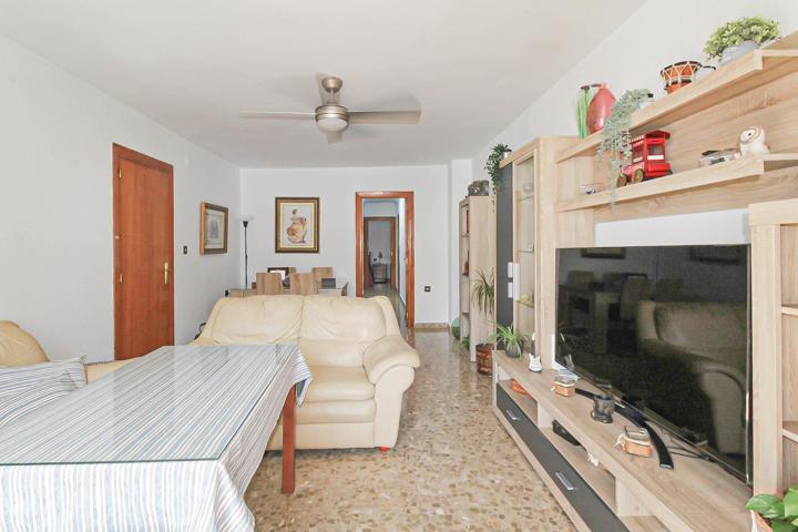 PISO EN EL CENTRO DE SALOBREÑA CON CUATRO DORMITORIOS !!!!!! photo 0