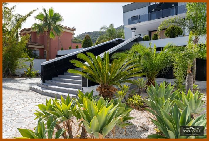 IMPRESIONANTE VILLA DE ESTILO ÚNICO photo 0