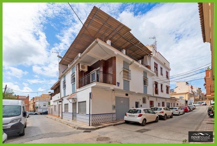 GRAN VIVIENDA EN ESQUINA CON AMPLIO GARAJE DOBLE photo 0