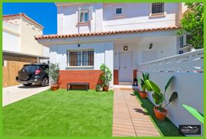 Casa pareada en Chilches Costa – 4 dormitorios, amplio jardín y a 600 m del mar photo 0
