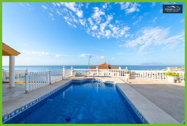 Exclusivo chalet unifamiliar con espectaculares vistas al mar photo 0