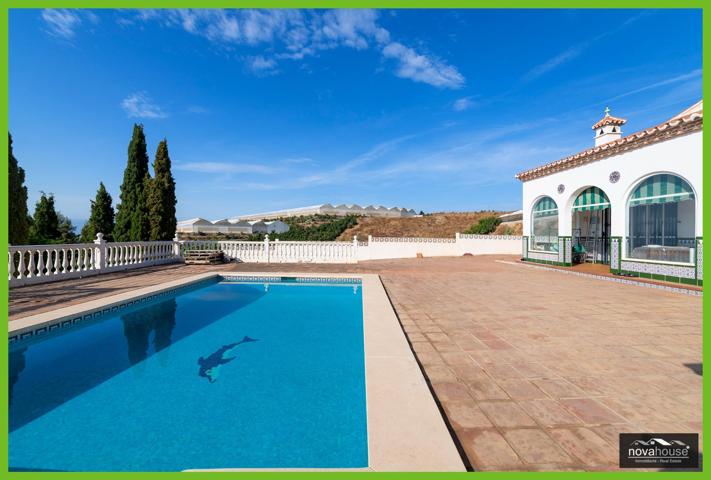 Espectacular casa con piscina y vistas panorámicas al mar en Algarrobo photo 0