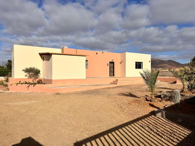 Villa En venta en Tuineje photo 0