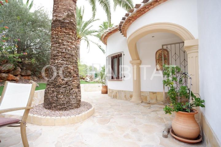 Villa con piscina comunitaria en venta en el Montgó, Denia photo 0