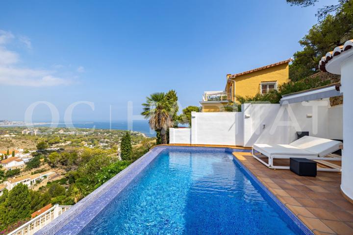 Chalet reformado en venta en Las Rotas, Denia photo 0