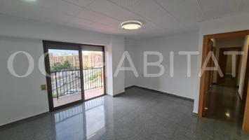 Piso en alquiler junto al Parque Central, Valencia photo 0