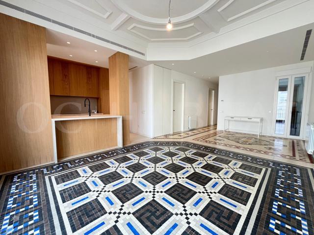 Piso de diseño en alquiler en Ensanche, Valencia photo 0