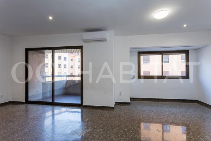 Piso con gran balcón y garaje en Arrancapins, Valencia photo 0