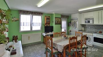 Piso con ascensor, garaje independiente y trastero en La Bombarda photo 0