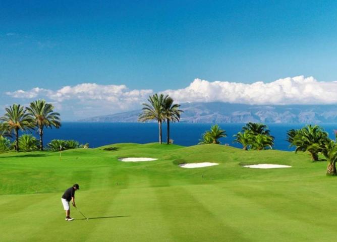 Parcela de uso residencial en venta el Campo de Golf de Abama photo 0