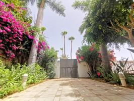 Espectacular villa, totalmente renovada y situada en medio de jardines en Costa Adeje photo 0