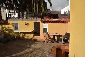 Casa con terreno en venta en Chio Guia de Isora photo 0