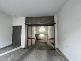Plaza de Parking en el centro de Santa Cristina. photo 0
