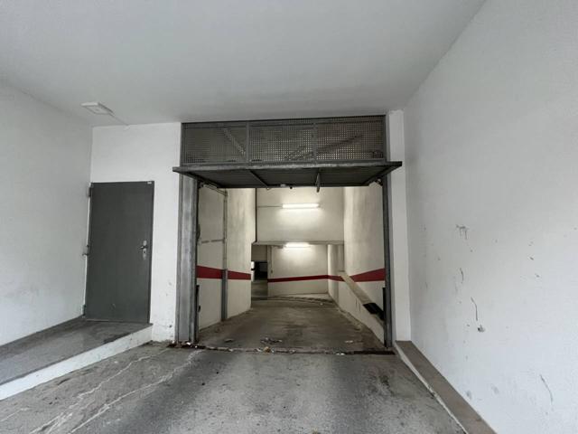 Plaza de Parking en el centro de Santa Cristina. photo 0