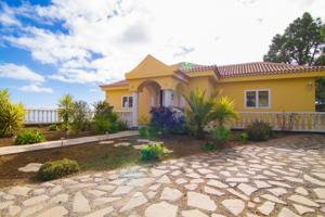 Un viñedo inmobiliario con una villa de lujo de 3 dormitorios en Cruz de Tea photo 0