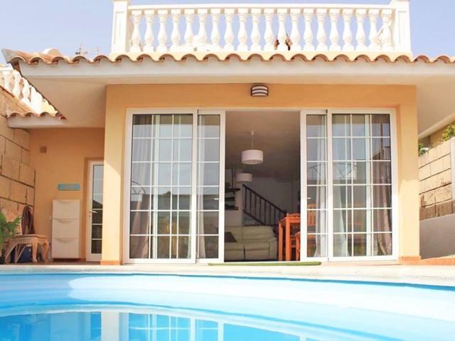 Casa con piscina y solarium con vistas al Mar en Palm mar photo 0