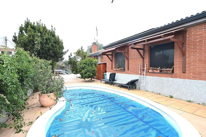 Venta casa 4 vientos 180m2, parcela 525m2, piscina climatizada, Masquefa photo 0