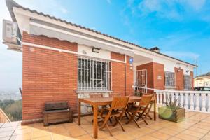 Casa reformada con vistas y parcela de 566 m² en Can Villalba photo 0