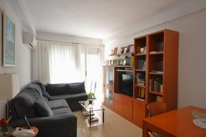 Piso a la venta de 60m2 en Les Roquetes, Barcelona photo 0