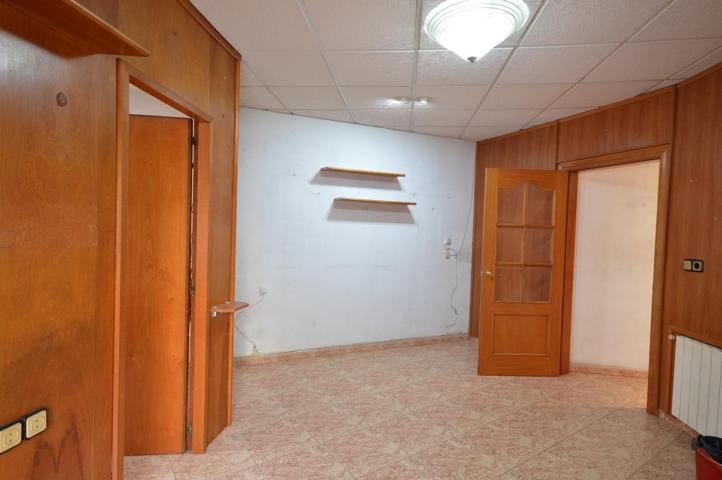 Piso para reformar - invertir en Sant Andreu de la Barca, tú decides. photo 0