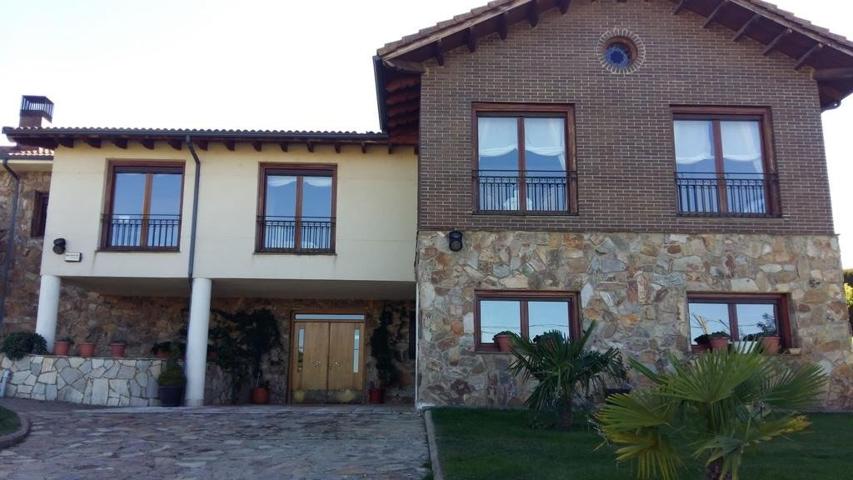 INCREIBLE casa en Villanueva del Carnero photo 0