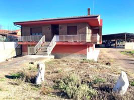 Chalet de dos plantas en Villamoros de Mansilla photo 0