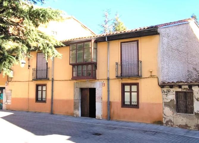 Exclusiva casa con jardín y piscina junto a la Catedral photo 0