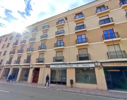 Oficinas en el Centro de León con Cambio de Uso a Viviendas photo 0