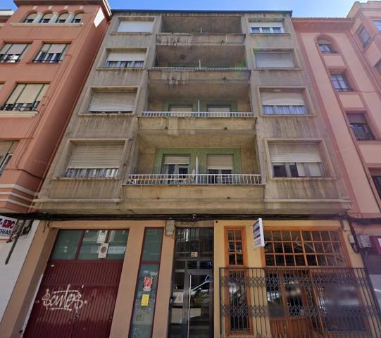 Oportunidad de Inversión en el Centro de León: Edificio con 5 Viviendas y 1 Local Comercial photo 0
